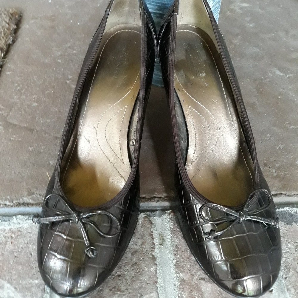 A pair of Tahari brown crocodile design shoes.